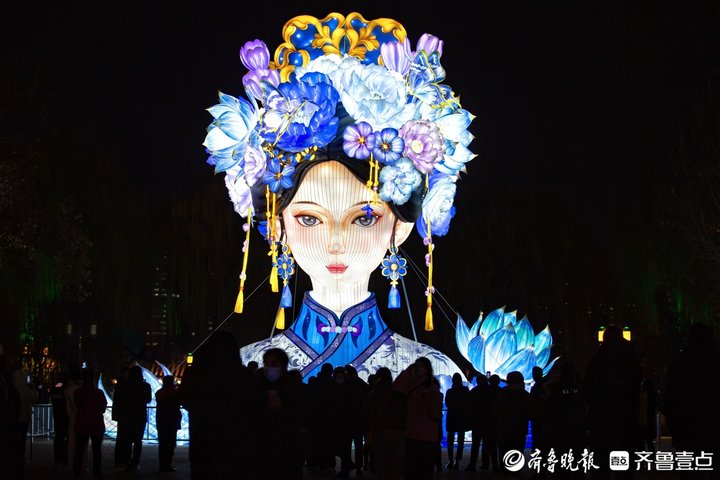 泉畔探灯大明湖畔的“夏雨荷”亮起来了(图1)