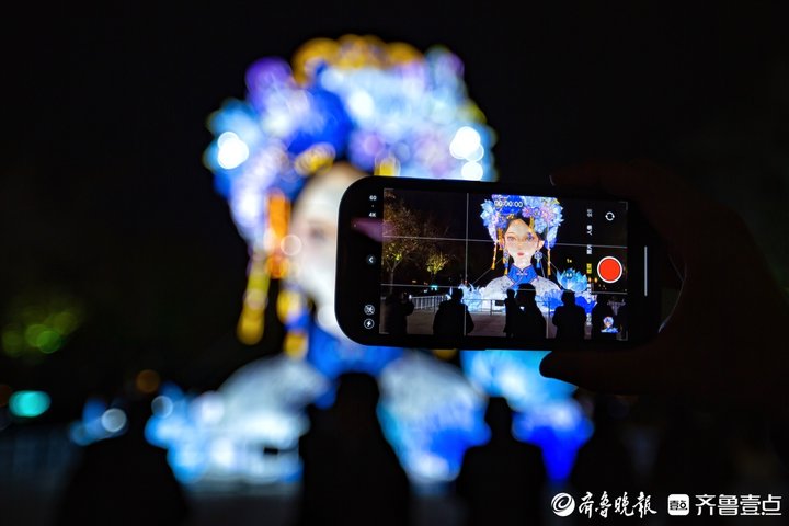 泉畔探灯大明湖畔的“夏雨荷”亮起来了(图2)