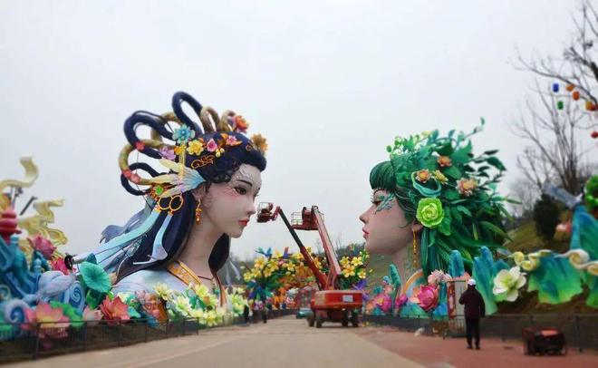 自贡灯会“白蛇青蛇”被质疑“翻车”？制作方：网传图为半成品(图2)