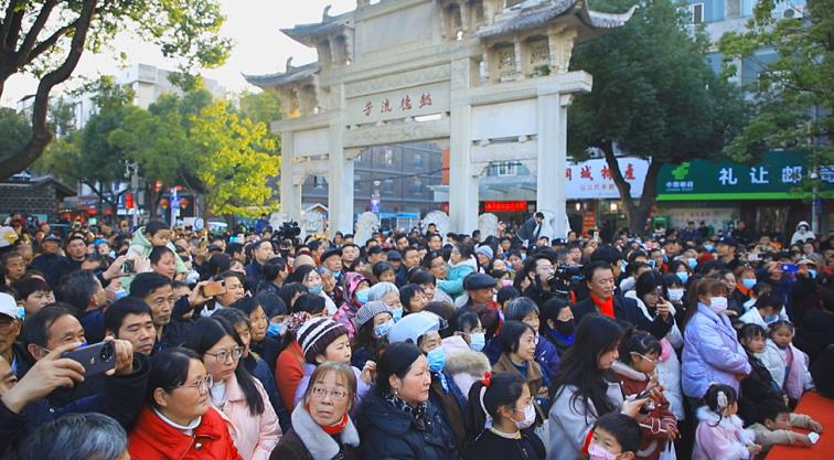 桐城：新春灯会璀璨启幕 如梦似幻迎客来(图1)