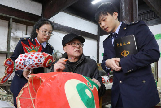 亚盈体育网址安徽歙县：瞻淇鱼灯点亮新春(图1)