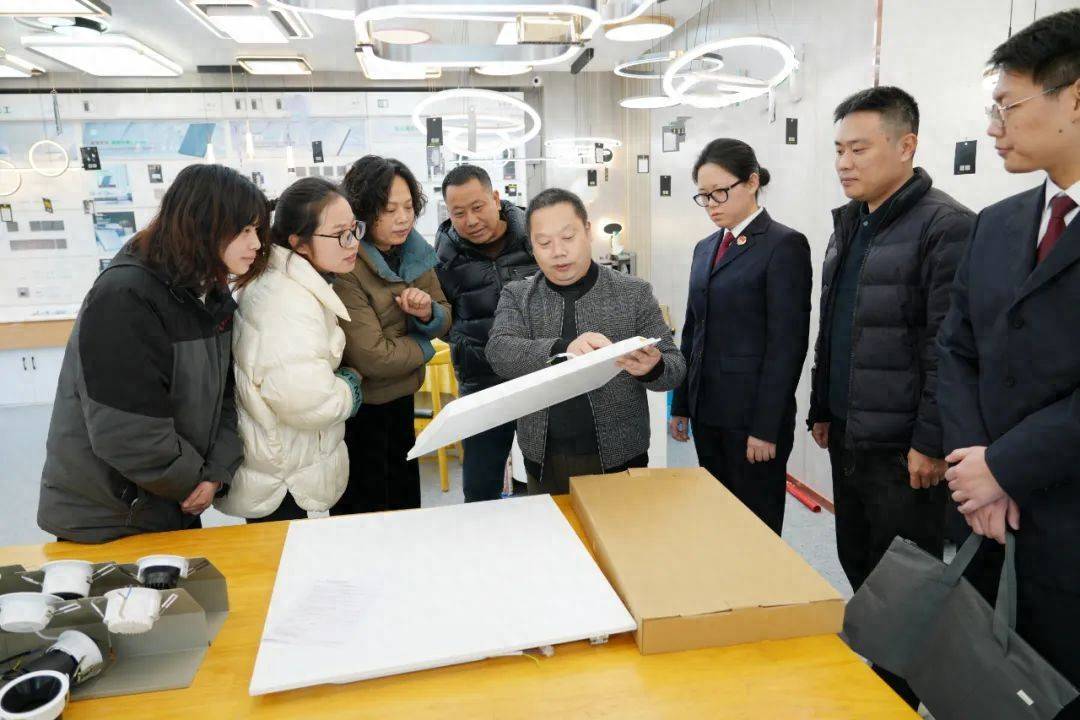 劣质“白皮灯”侵入千家万户案件揭露背后真相…(图1)